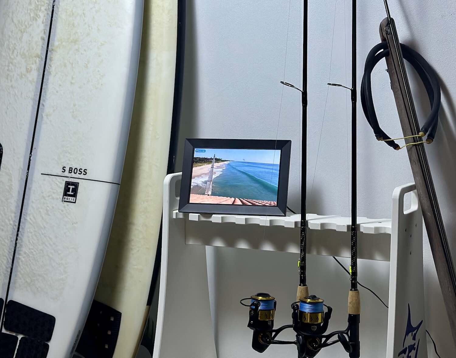 LiveFrame Ski Edition displaying a snowy resort